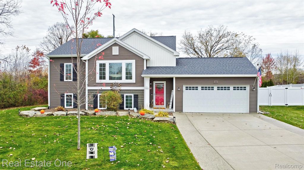 4316 Pebble Creek Boulevard, Burton, MI 48439