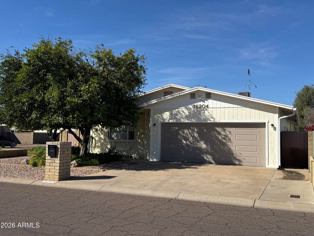 Image 1 of property listing at 18204 N 2ND Place, Phoenix, AZ 85022