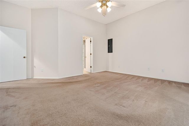 121 S Creekdale Drive, Norman, OK 73072