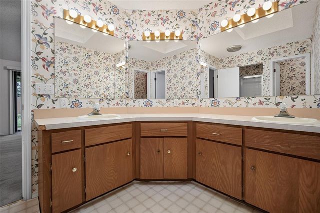 121 S Creekdale Drive, Norman, OK 73072