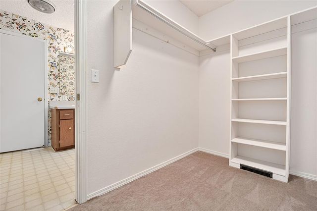 121 S Creekdale Drive, Norman, OK 73072