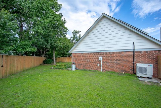 121 S Creekdale Drive, Norman, OK 73072