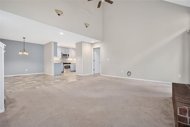 121 S Creekdale Drive, Norman, OK 73072