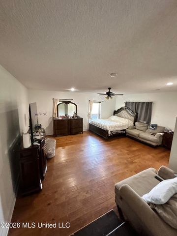 12150 Desoto Road, Olive Branch, MS 38654