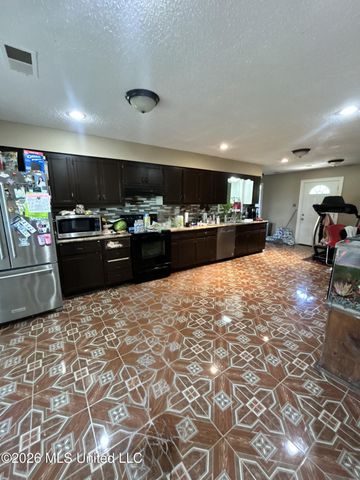 12150 Desoto Road, Olive Branch, MS 38654