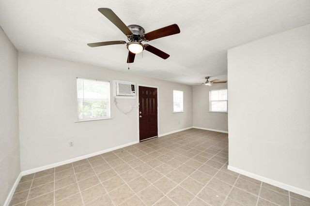 3910 Hoffman St 3, Houston, TX 77026