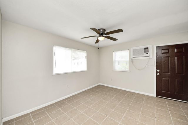 3910 Hoffman St 3, Houston, TX 77026