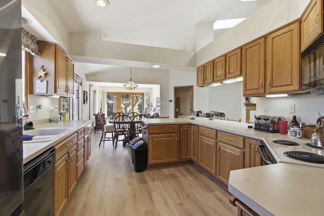 N80W17455 Robin CIRCLE, Menomonee Falls, WI 53051