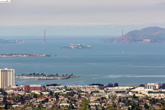45 Schooner Hl, Oakland, CA 94618