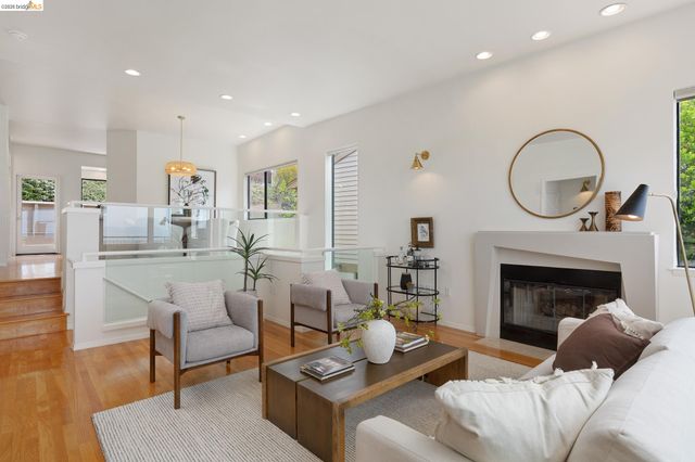 45 Schooner Hl, Oakland, CA 94618