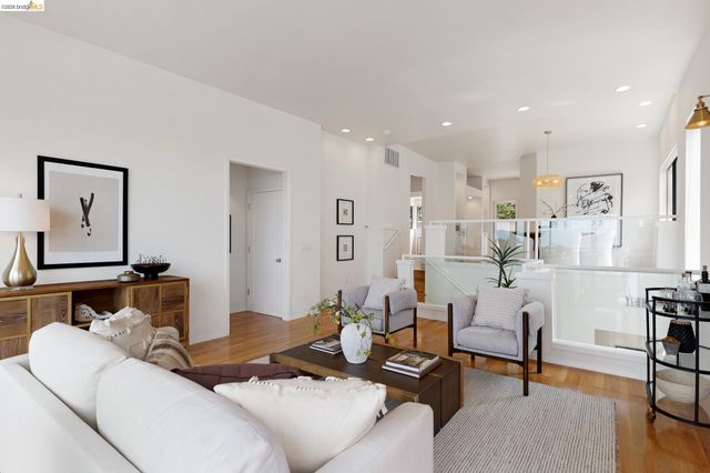 45 Schooner Hl, Oakland, CA 94618