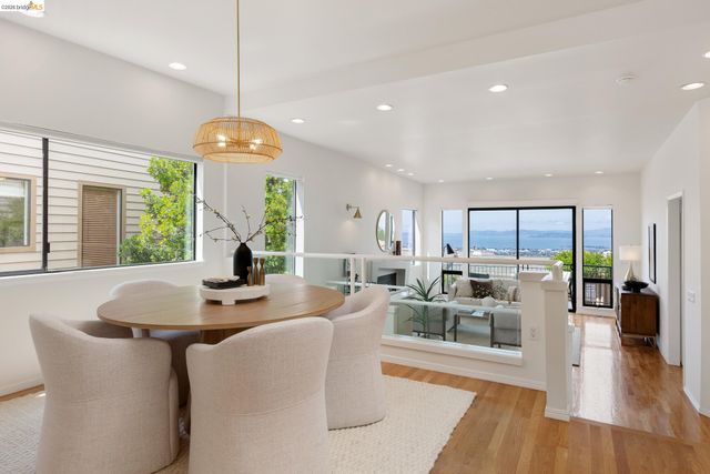 45 Schooner Hl, Oakland, CA 94618