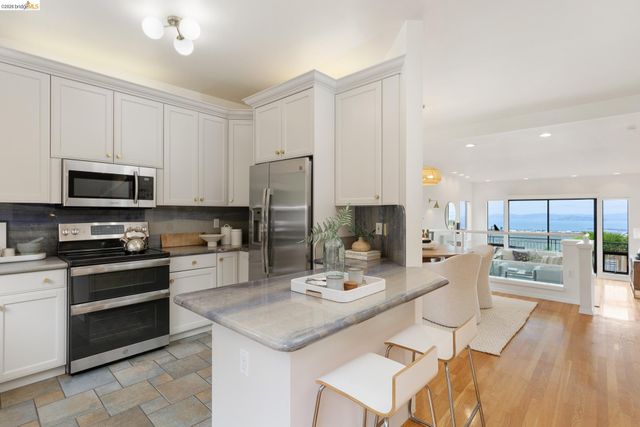 45 Schooner Hl, Oakland, CA 94618