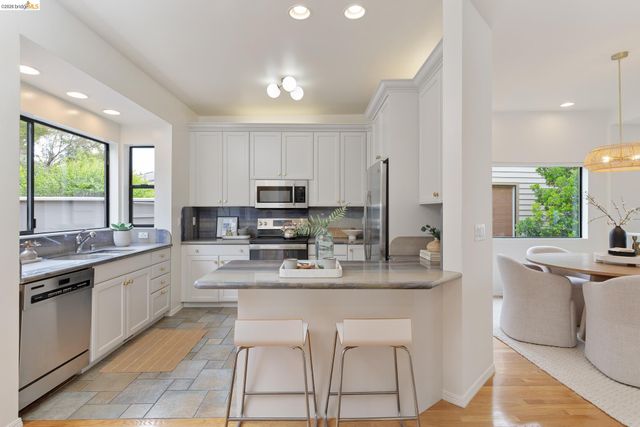 45 Schooner Hl, Oakland, CA 94618