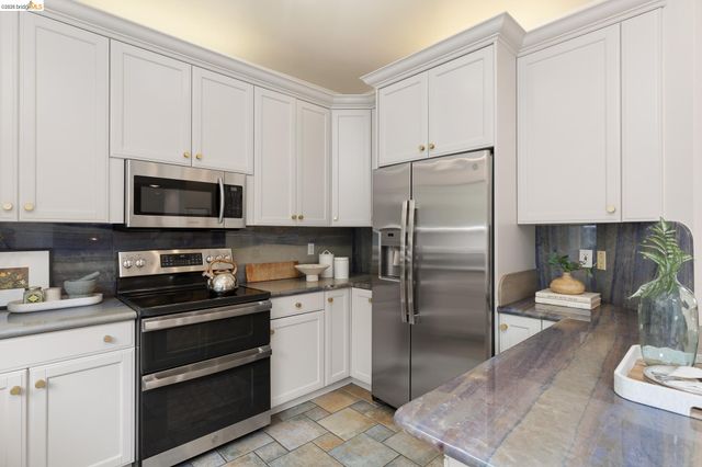 45 Schooner Hl, Oakland, CA 94618