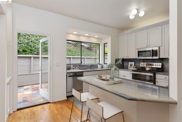 45 Schooner Hl, Oakland, CA 94618