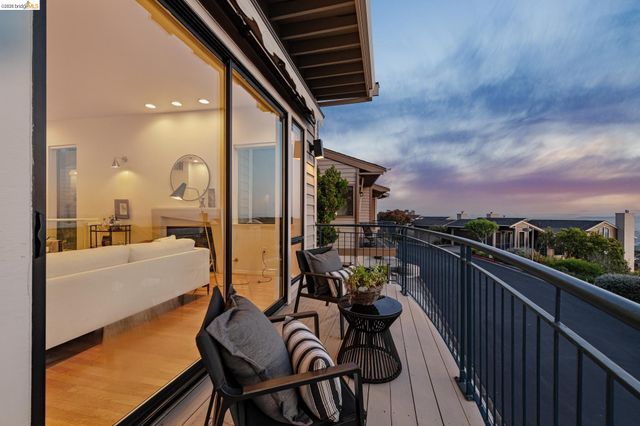 45 Schooner Hl, Oakland, CA 94618