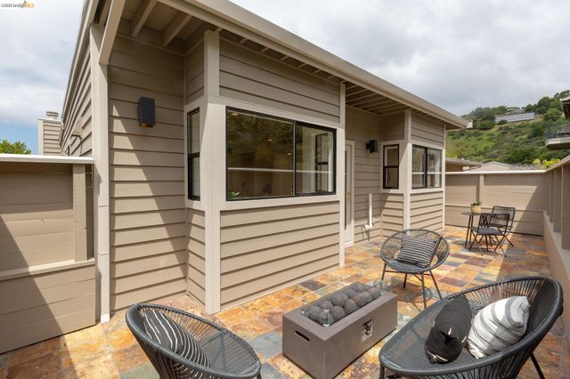 45 Schooner Hl, Oakland, CA 94618
