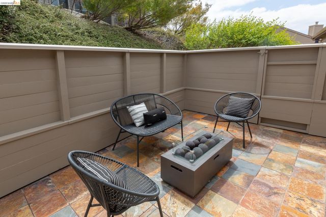45 Schooner Hl, Oakland, CA 94618