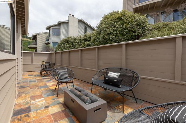 45 Schooner Hl, Oakland, CA 94618