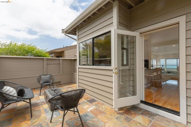 45 Schooner Hl, Oakland, CA 94618
