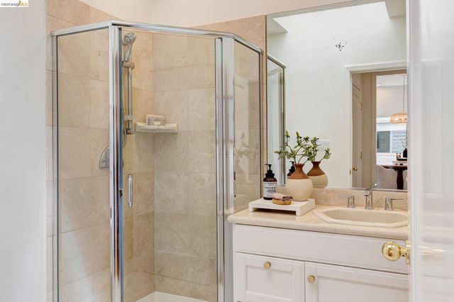 45 Schooner Hl, Oakland, CA 94618