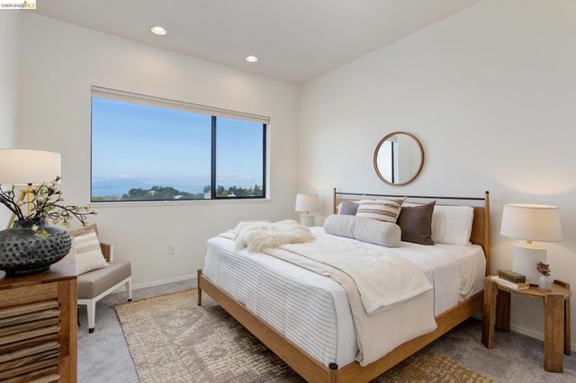 45 Schooner Hl, Oakland, CA 94618
