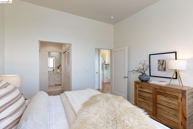 45 Schooner Hl, Oakland, CA 94618