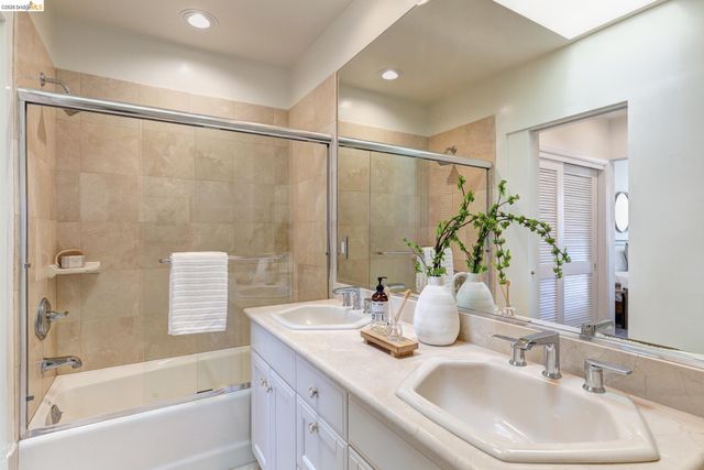 45 Schooner Hl, Oakland, CA 94618