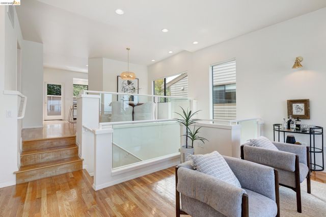 45 Schooner Hl, Oakland, CA 94618