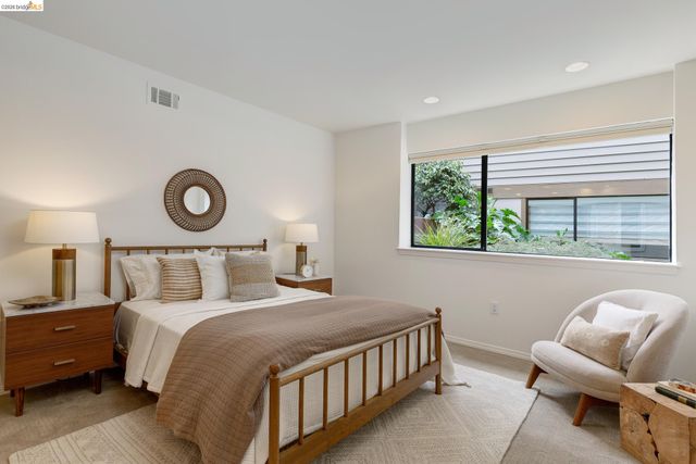 45 Schooner Hl, Oakland, CA 94618