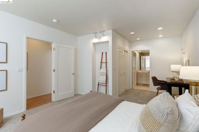 45 Schooner Hl, Oakland, CA 94618