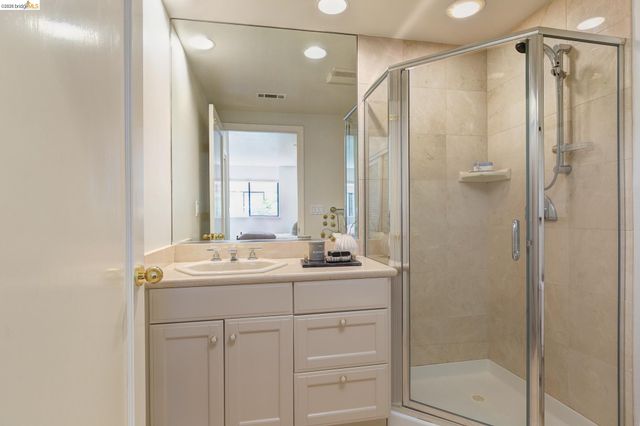 45 Schooner Hl, Oakland, CA 94618