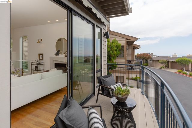 45 Schooner Hl, Oakland, CA 94618