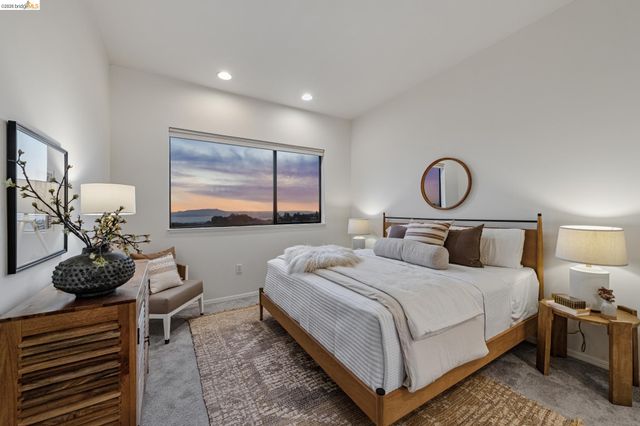 45 Schooner Hl, Oakland, CA 94618