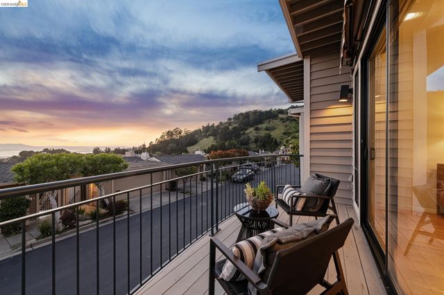 45 Schooner Hl, Oakland, CA 94618