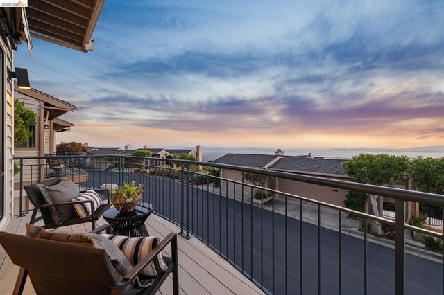 45 Schooner Hl, Oakland, CA 94618