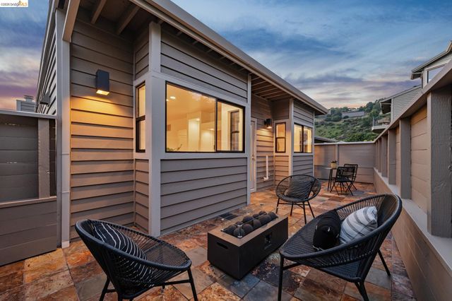 45 Schooner Hl, Oakland, CA 94618