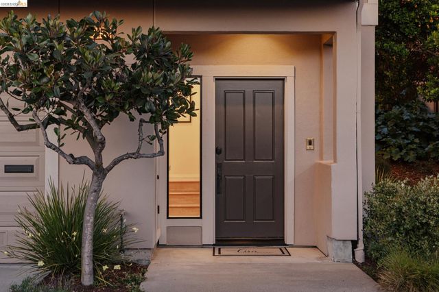 45 Schooner Hl, Oakland, CA 94618