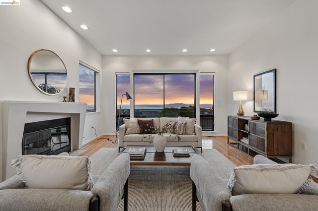 45 Schooner Hl, Oakland, CA 94618