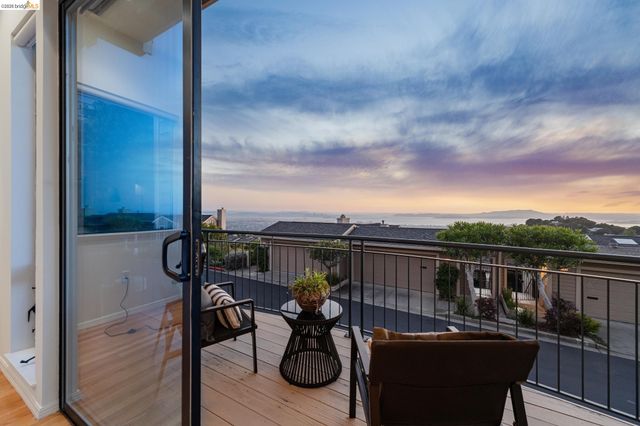 45 Schooner Hl, Oakland, CA 94618