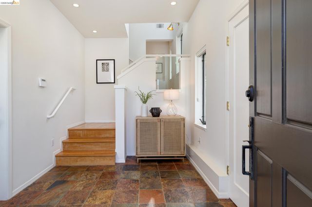 45 Schooner Hl, Oakland, CA 94618