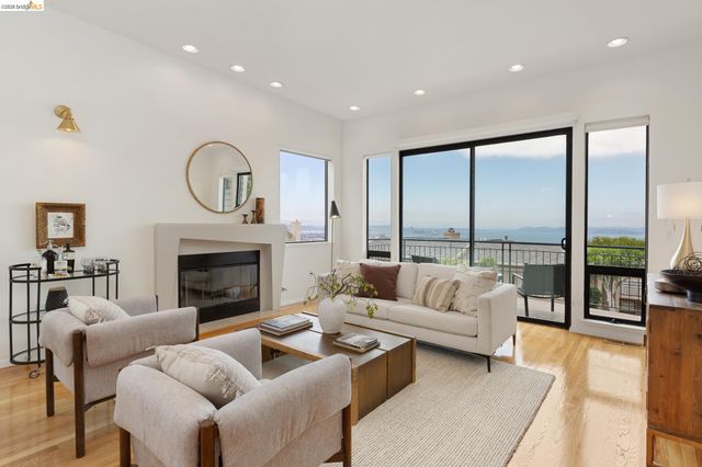 45 Schooner Hl, Oakland, CA 94618