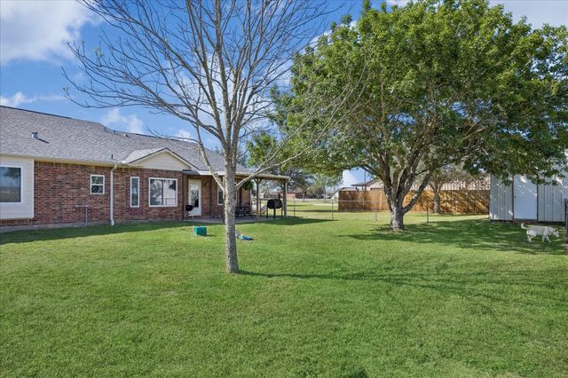 2695 Settlers Way Drive, Sealy, TX 77474