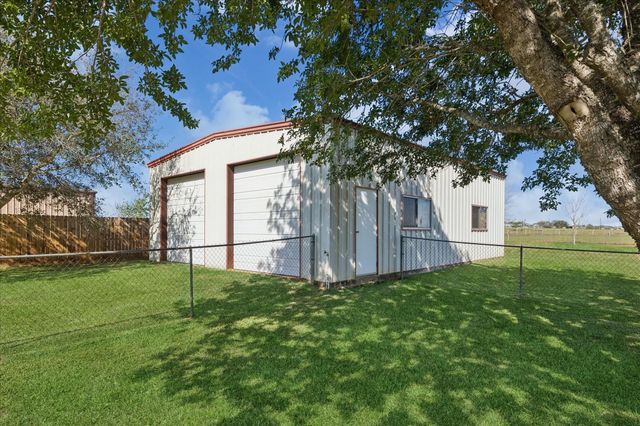 2695 Settlers Way Drive, Sealy, TX 77474