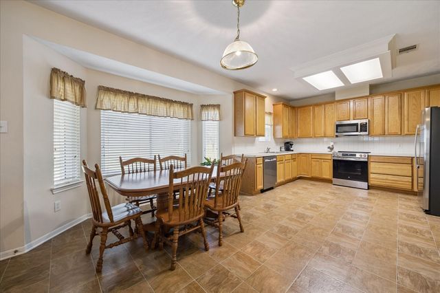 2695 Settlers Way Drive, Sealy, TX 77474