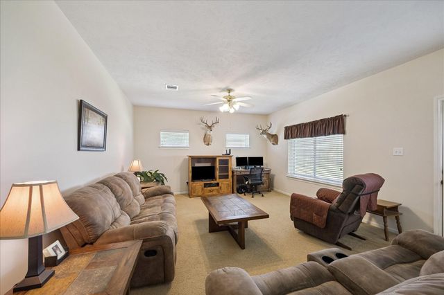 2695 Settlers Way Drive, Sealy, TX 77474