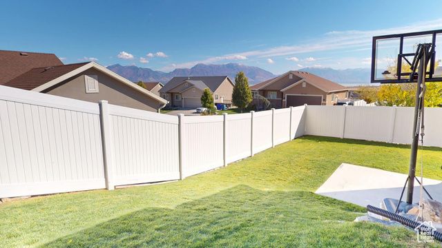 3809 E HOLLOW CREST DR, Eagle Mountain, UT 84005