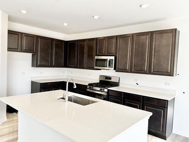 702 West Point Way, Oswego, IL 60543