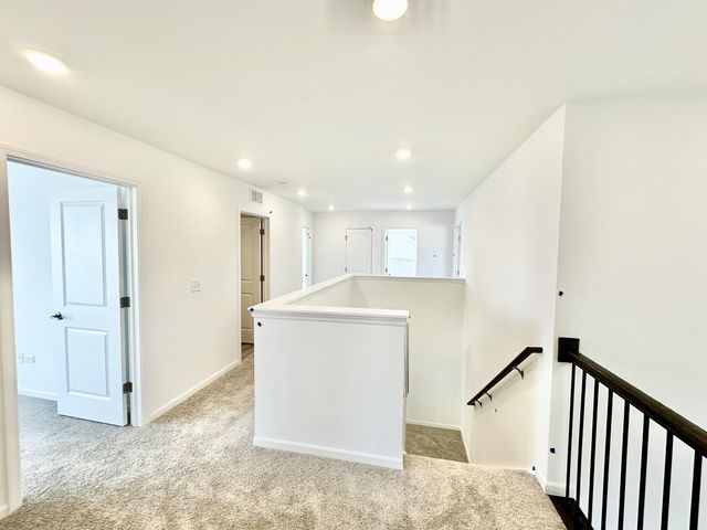 702 West Point Way, Oswego, IL 60543